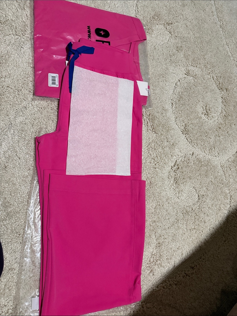 FIGS Catarina Top & Isabel Wide Leg Pant Rapid Response Pink - Picture 5 of 6